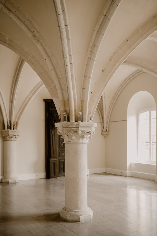 mariage minimaliste dans une abbaye